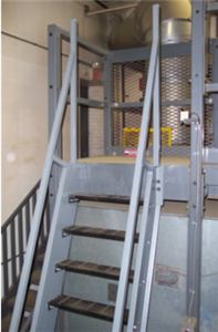 Aluminum Vertical Handrail Option on Ships Ladder