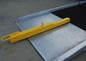 Tow Bar Hitch for Aluminum Yard Ramps 